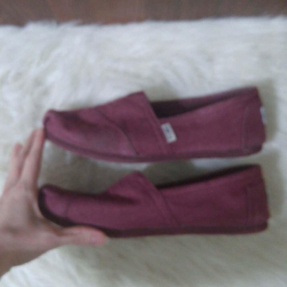 Burgundy/maroon canvas Toms size 7.5 - Picture 4 of 6